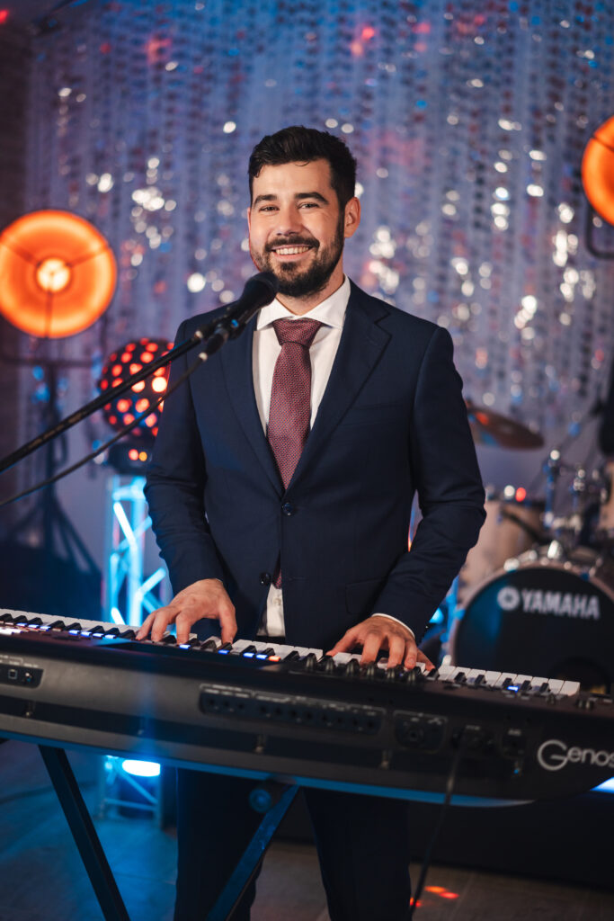 Roksons Band Rok Hvala Vokal in Klavir